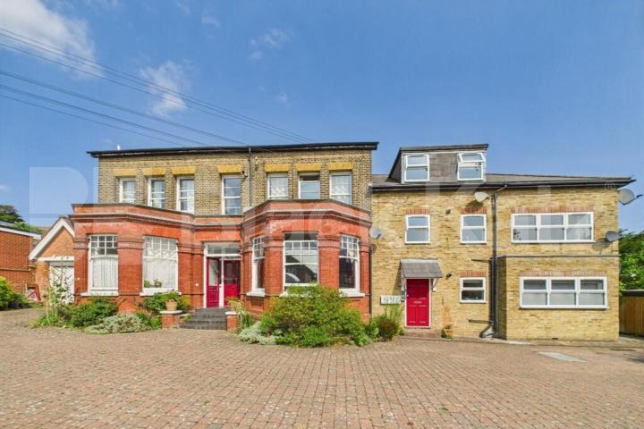 Two Bedroom First Floor Flat in Character Conversion, New Barnet Bulwer Road, New Barnet
